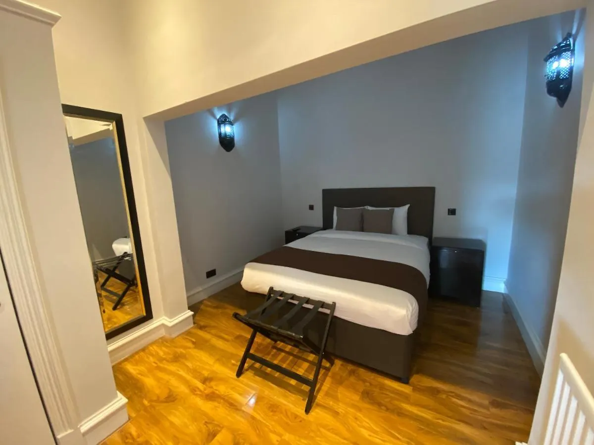 No6 West Coates Hotel Edinburgh 3*,